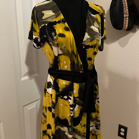 Elegant wrap dress  slimming - Picture 4 of 4